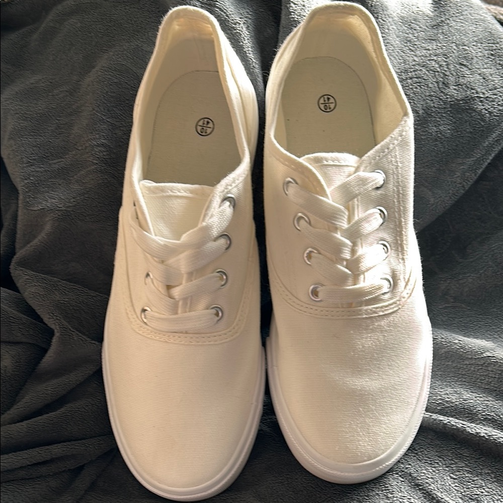 💜3 for $30💜 NWOT White Canvas Sneakers